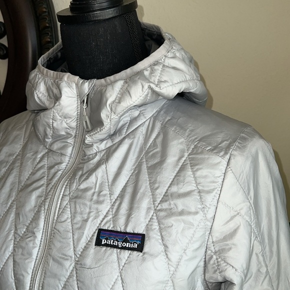Patagonia Women’s Nano Puff Primaloft Hooded Jacket Coat in Light Gary Medium - Picture 4 of 16